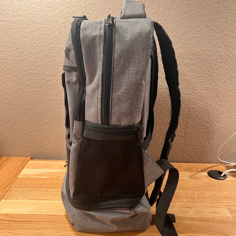 Gray 2POOD Backpack - Picture 4 of 7